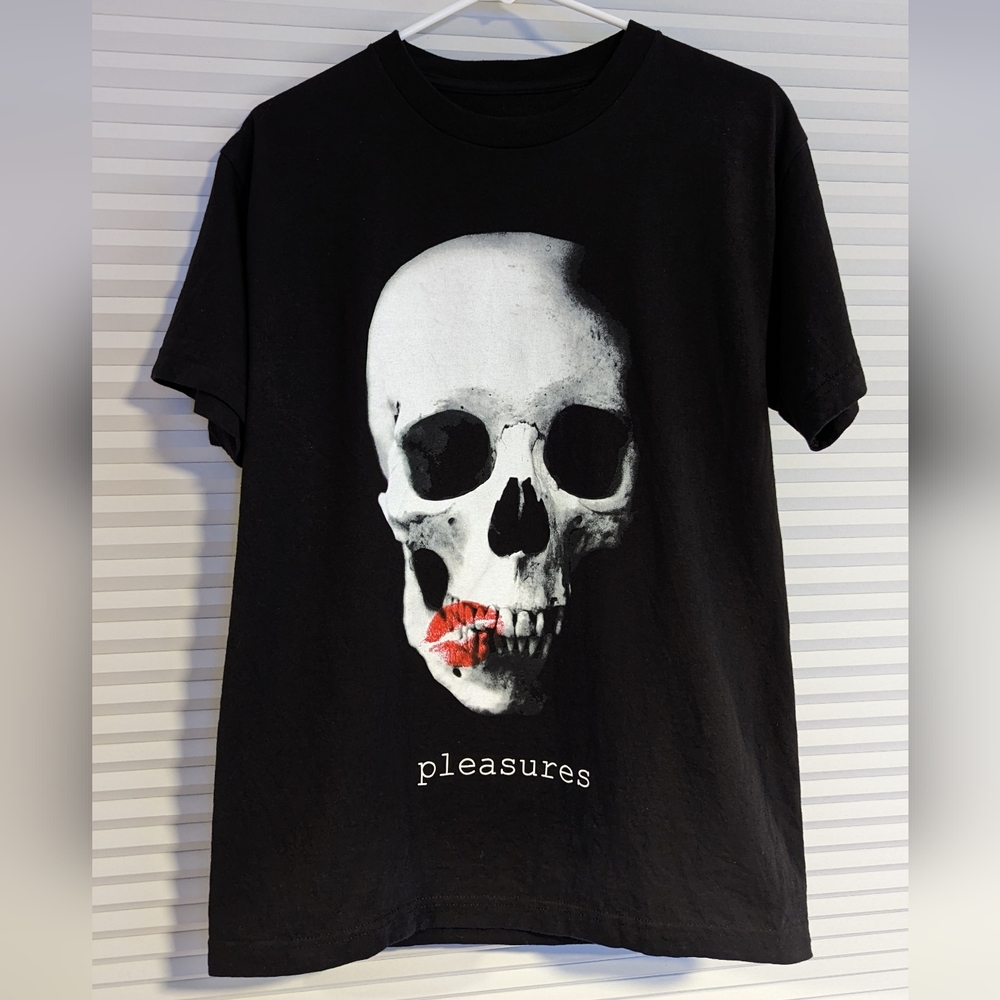 Pleasures "Make Out" Tee